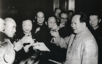 1960��1�£�ë�����п�����ϯ��������������ȫ���ͬ־�����Ϊ����ѧ������ίԱ�;�չ������Ϊ����ѧ�����볣ί˰���㡣