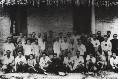 ����������һ��ӵ�����ظĸ﷨�������μ�ȫ����Э��֯�����Ĺ����š��������볣ί����֮���������Ĺ����Ÿ��ų��������һ�Ÿ����μ����Ĺ�����ͼΪ1951��9�£����Ĵ��ϳ����й���������ί��һ��ǡ������������κ�ҫ�������������ˣ��Ⱥ�Ӱ���������������Ϊ����֮��